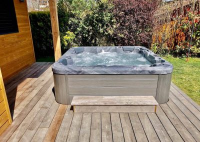 Installation d’un Jacuzzi O578C semi-encastré à Aurillac