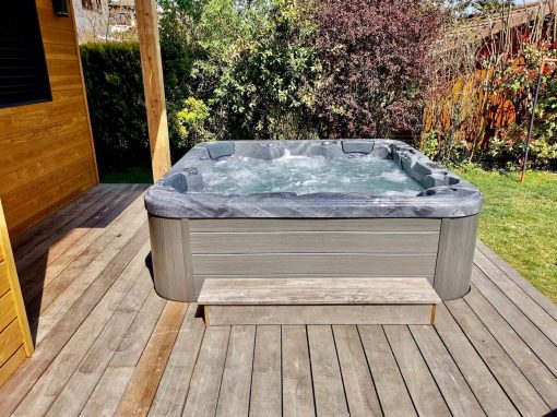 Installation d’un Jacuzzi O578C semi-encastré à Aurillac