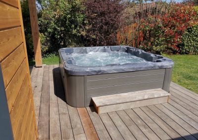 Installation d'un Jacuzzi O578C semi-encastré à Aurillac Be Well Canada SPA Auvergne