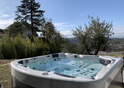 Installation d'un Jacuzzi haut de gamme 5 places à Vichy Be Well Canada SPA Auvergne