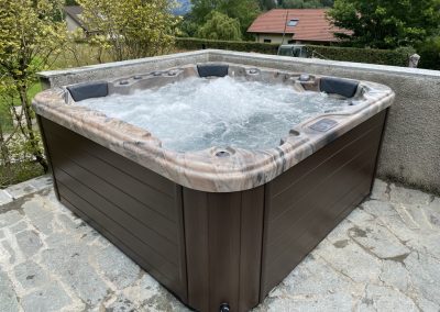 Livraison d’un Jacuzzi 5 places à Mauriac Be Well Canada SPA Auvergne