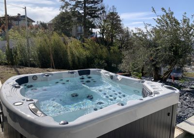 Installation d'un Jacuzzi haut de gamme 5 places à Vichy Be Well Canada SPA Auvergne