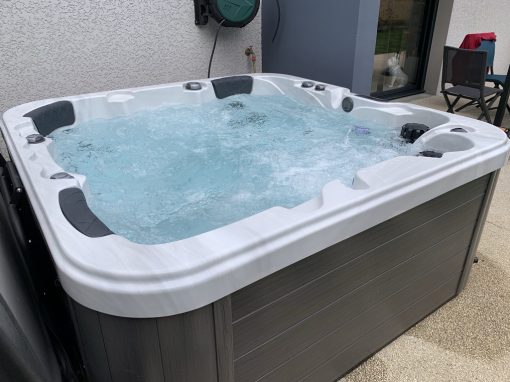 Installation d’un Jacuzzi 5 places compact à Montluçon