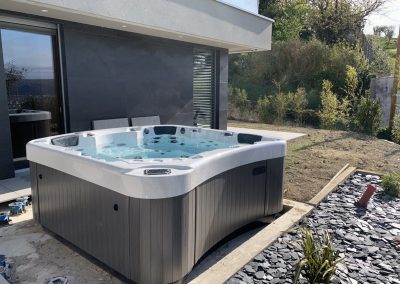 Installation d'un Jacuzzi haut de gamme 5 places à Vichy Be Well Canada SPA Auvergne