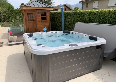 Installation d'un Jacuzzi 6 places au Puy-en-Velay Be Well Canada SPA Auvergne