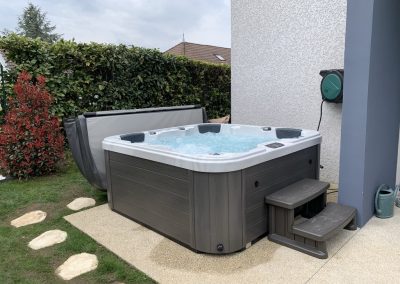 Installation d'un Jacuzzi 5 places compact à Montluçon Be Well Canada SPA Auvergne