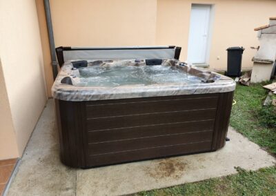 Installation d'un Jacuzzi 5 personnes à Aubière Be Well Canada SPA Auvergne