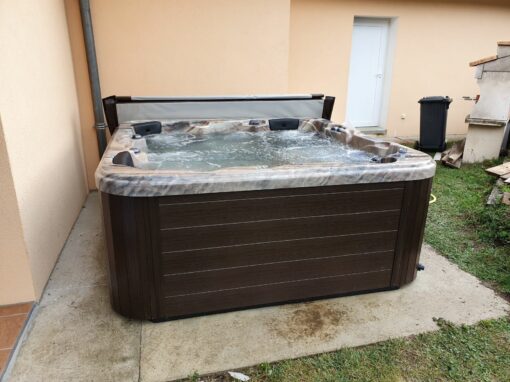 Installation d’un Jacuzzi 5 personnes à Aubière